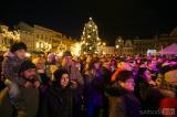 20161127182055_koláž2 (1 of 1)-28: Foto: K prasknutí zaplněné Karlovo náměstí v Kolíně sledovalo rozsvícení vánočního stromu